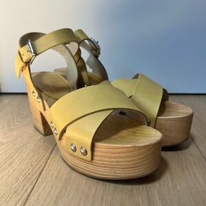 Intentionally Blank Twin Wooden Platform Sandal in Lemon Yellow | sz 8